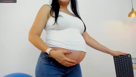 Snapshot of ashleyknightt chatting on 12/02/24, 10:01 Ashley knight online show from 12/02/24, 10:01