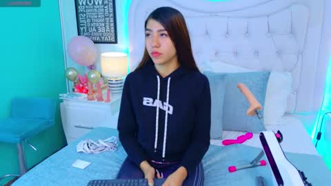 AshleyRoberh online show from 11/28/25, 08:55