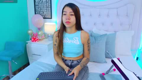 AshleyRoberh online show from 11/30/25, 12:20