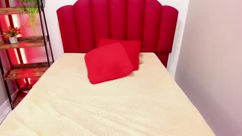 ashleyrobert_ online show from 01/18/25, 12:35