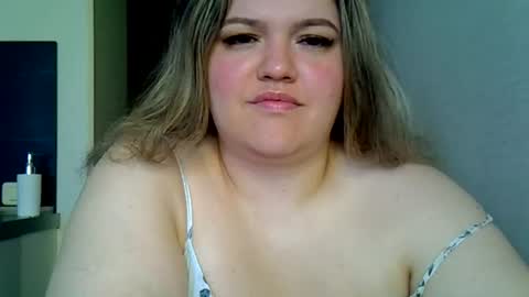 Snapshot of ashleyrosee_ chatting on 07/18/26, 01:54 Anite online show from 07/18/26, 01:54