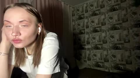 Lily online show from 04/01/26, 05:21