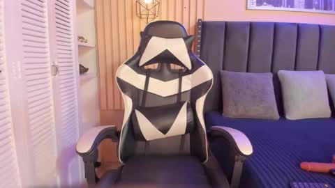 ashlye_miller_ online show from 11/25/25, 04:12