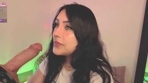 Snapshot of ashlynnlowe_ chatting on 11/23/25, 07:35 Ash online show from 11/23/25, 07:35