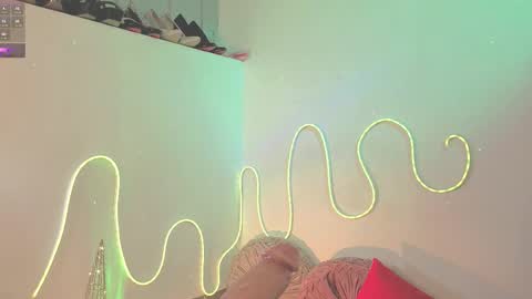 Snapshot of ashlynnlowe_ chatting on 12/04/25, 08:06 Ash online show from 12/04/25, 08:06