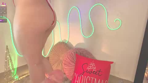 Snapshot of ashlynnlowe_ chatting on 12/15/25, 07:29 Ash online show from 12/15/25, 07:29