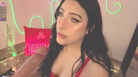 Snapshot of ashlynnlowe_ chatting on 12/22/25, 07:33 Ash online show from 12/22/25, 07:33