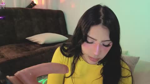 Snapshot of ashlynnlowe_ chatting on 02/09/26, 02:04 Ash online show from 02/09/26, 02:04