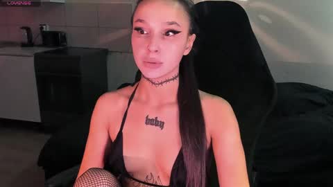 Mila online show from 06/07/26, 05:22