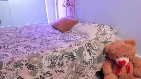 Snapshot of asia_lune chatting on 12/14/25, 04:01 MyaFontaine online show from 12/14/25, 04:01