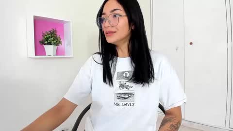 Camila online show from 01/11/25, 01:11