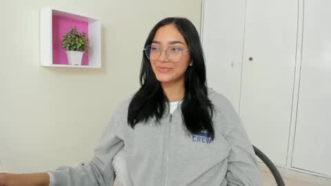 Camila online show from 03/03/25, 01:09