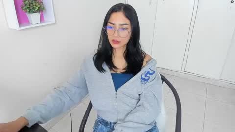 Camila online show from 03/04/25, 01:59