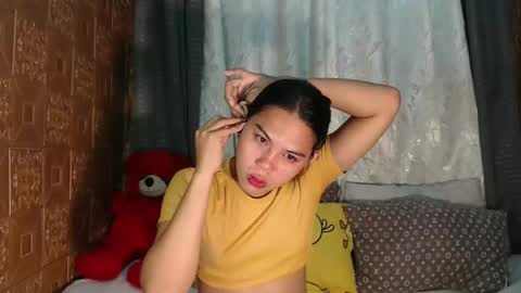 Snapshot of asian_boy_ralph143 chatting on 01/12/25, 11:15 ELLE dont forget to follow and thumbs up online show from 01/12/25, 11:15