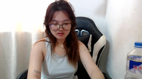 Snapshot of asian_honey69 chatting on 07/12/26, 06:04 bb girl online show from 07/12/26, 06:04