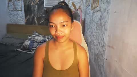 Snapshot of asian_janeth chatting on 04/24/26, 10:45 im janeth single mom online show from 04/24/26, 10:45