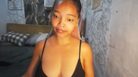 Snapshot of asian_janeth chatting on 04/25/26, 11:24 im janeth single mom online show from 04/25/26, 11:24