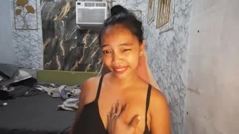 Snapshot of asian_janeth chatting on 05/11/26, 10:40 im janeth single mom online show from 05/11/26, 10:40