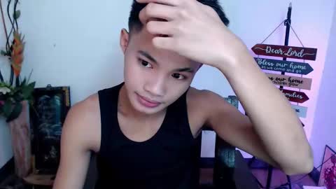 Snapshot of asian_lover05 chatting on 11/09/25, 01:20 asian_lover05 online show from 11/09/25, 01:20