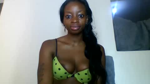 Snapshot of asian_pinay01 chatting on 10/19/25, 03:29 Asia online show from 10/19/25, 03:29