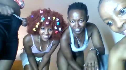 Snapshot of asian_pinay01 chatting on 10/20/25, 05:30 Asia online show from 10/20/25, 05:30