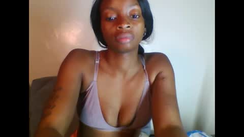 Snapshot of asian_pinay01 chatting on 10/28/25, 03:36 Asia online show from 10/28/25, 03:36