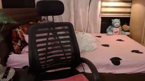 angela online show from 02/18/25, 10:27