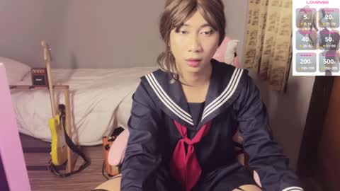 Snapshot of asianfemboycd chatting on 12/18/24, 04:06 Emi online show from 12/18/24, 04:06