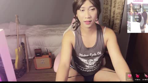 Snapshot of asianfemboycd chatting on 12/25/24, 03:17 Emi online show from 12/25/24, 03:17