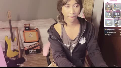 Snapshot of asianfemboycd chatting on 12/27/24, 03:04 Emi online show from 12/27/24, 03:04