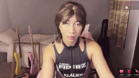 Snapshot of asianfemboycd chatting on 02/25/25, 04:31 Emi online show from 02/25/25, 04:31