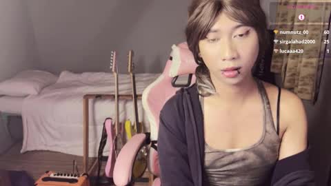 Snapshot of asianfemboycd chatting on 03/06/25, 05:11 Emi online show from 03/06/25, 05:11