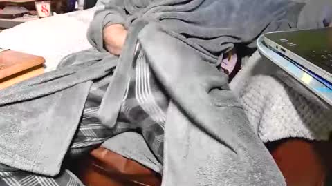 Snapshot of asianlooker chatting on 11/27/25, 09:06 John online show from 11/27/25, 09:06