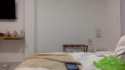  Lara  online show from 04/07/26, 12:11