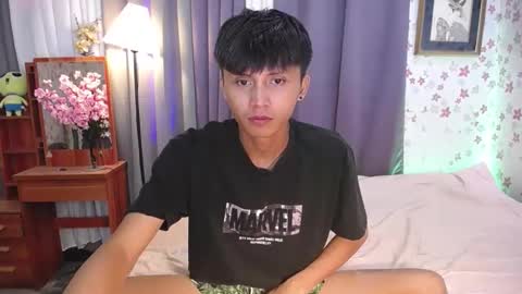 Snapshot of asiansmokeyxx chatting on 02/01/25, 09:43 prince online show from 02/01/25, 09:43