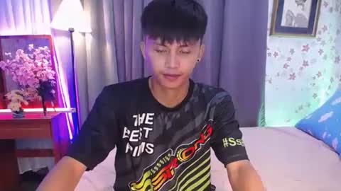 Snapshot of asiansmokeyxx chatting on 02/12/25, 12:44 prince online show from 02/12/25, 12:44