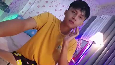 Snapshot of asiansmokeyxx chatting on 02/16/25, 01:38 prince online show from 02/16/25, 01:38