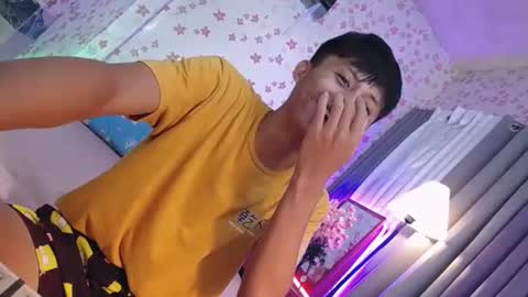 Snapshot of asiansmokeyxx chatting on 02/18/25, 02:16 prince online show from 02/18/25, 02:16