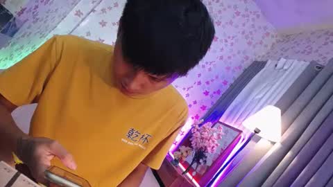 Snapshot of asiansmokeyxx chatting on 02/18/25, 05:21 prince online show from 02/18/25, 05:21