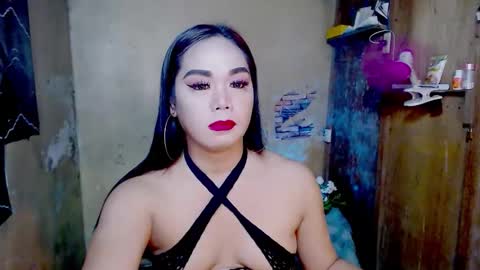 Sofhia online show from 11/02/25, 01:24