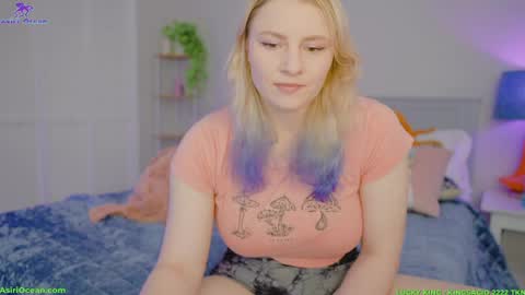 Asiri   pronounced Ah-siri Please no nicknames   3 online show from 04/07/26, 07:14