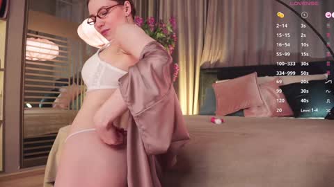 Snapshot of askaudrey chatting on 01/16/25, 05:12 Audrey online show from 01/16/25, 05:12