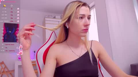 Caroline online show from 09/28/25, 12:43