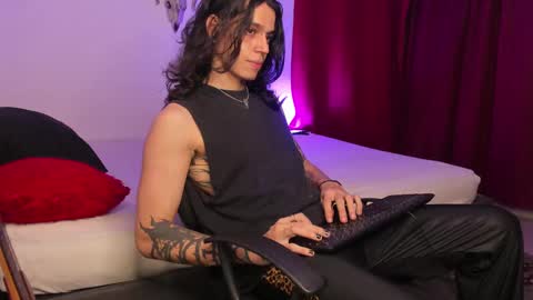 Snapshot of asmodeuszz chatting on 02/15/25, 06:55 asmodeuszz online show from 02/15/25, 06:55