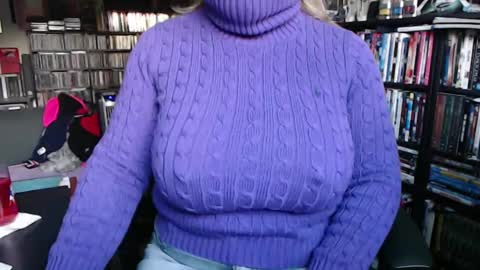 Snapshot of aspen_vale chatting on 09/17/25, 10:22 Aspen Vale online show from 09/17/25, 10:22