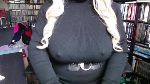 Snapshot of aspen_vale chatting on 09/18/25, 10:01 Aspen Vale online show from 09/18/25, 10:01