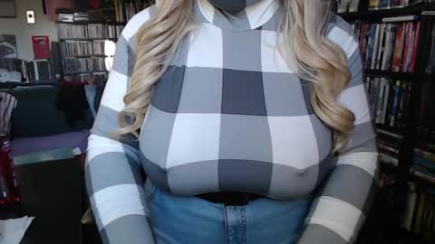 Snapshot of aspen_vale chatting on 10/28/25, 08:55 Aspen Vale online show from 10/28/25, 08:55