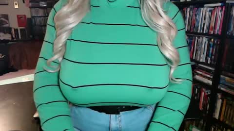 Snapshot of aspen_vale chatting on 10/29/25, 11:17 Aspen Vale online show from 10/29/25, 11:17