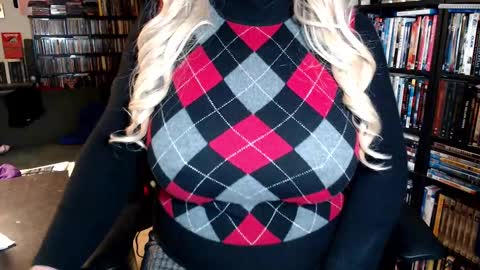 Snapshot of aspen_vale chatting on 11/10/25, 10:20 Aspen Vale online show from 11/10/25, 10:20