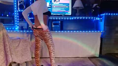 SIR WILLIAM online show from 03/23/26, 05:11